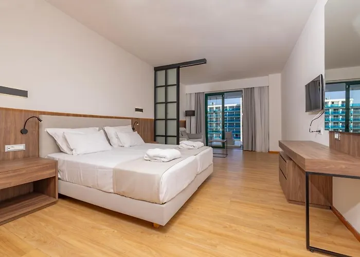 Курортний комплекс Calypso Palace Rhodes City